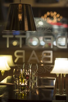 Hotel Bar