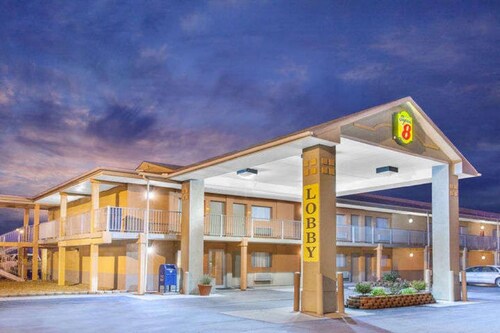 Super 8 by Wyndham Millbury/Toledo
