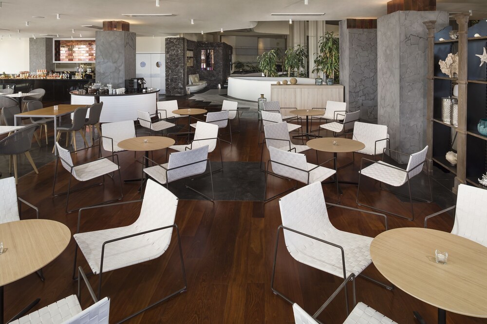 Executive Lounge