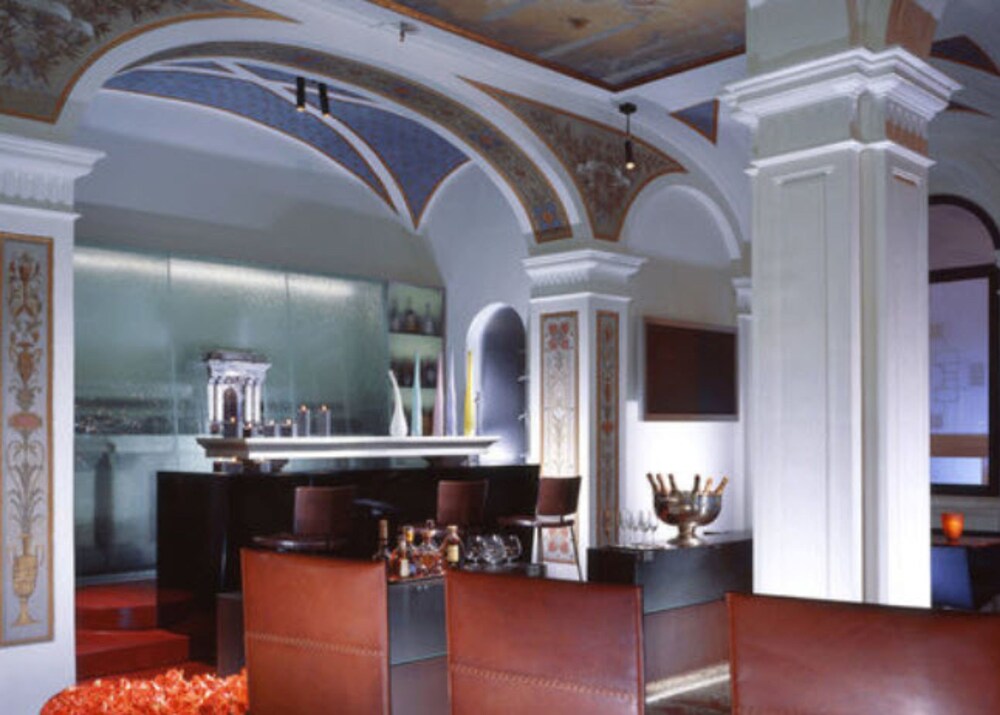 Hotel Lounge