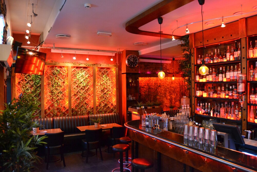 Hotel Bar
