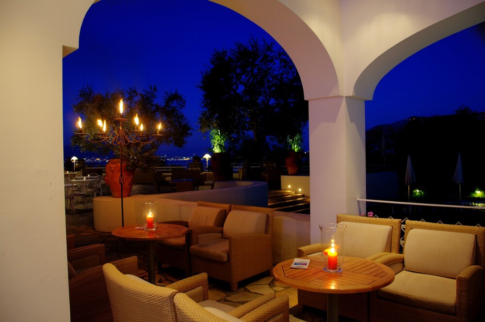 Hotel Lounge
