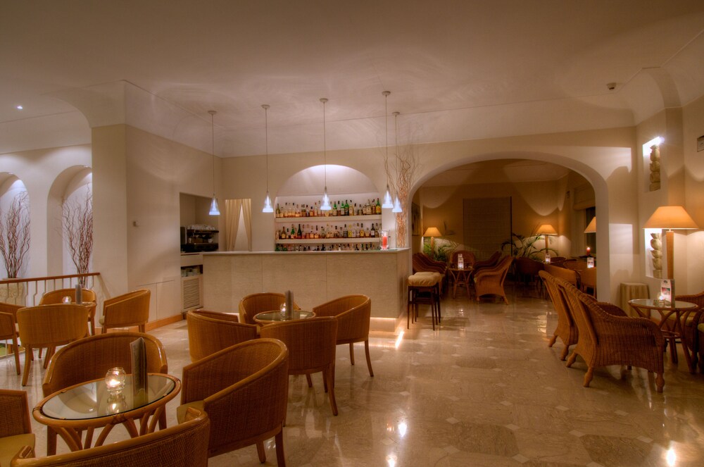 Hotel Bar