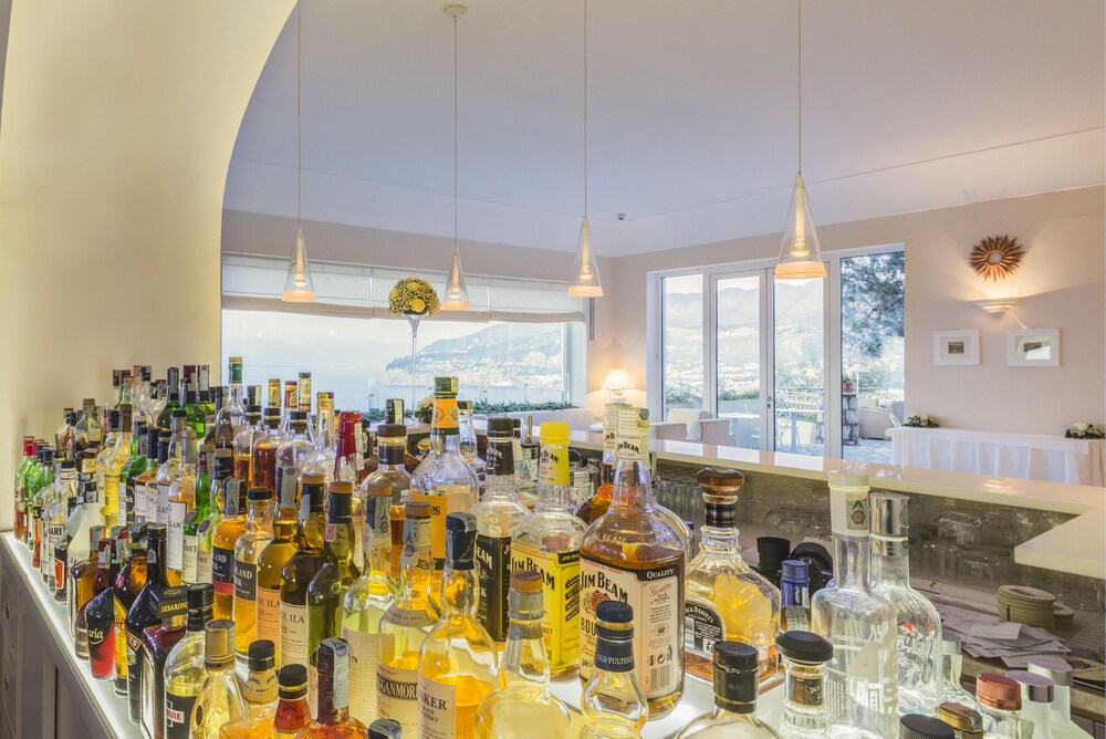 Hotel Bar