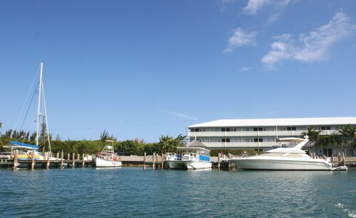 Flamingo Bay Hotel & Marina at Taino Beach
