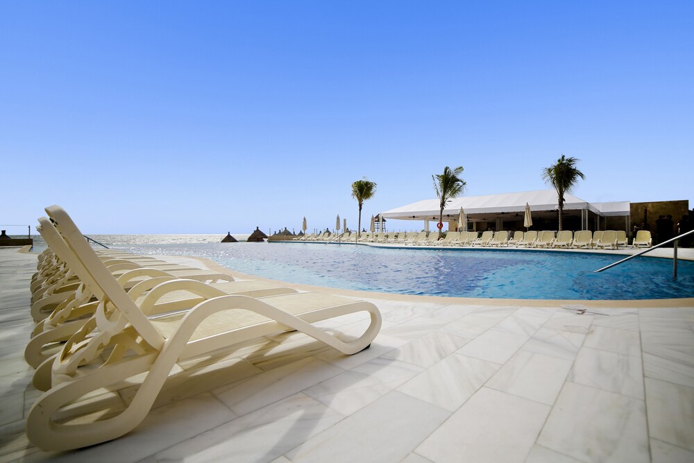 Infinity pool, Bahia Principe Luxury Akumal - All Inclusive