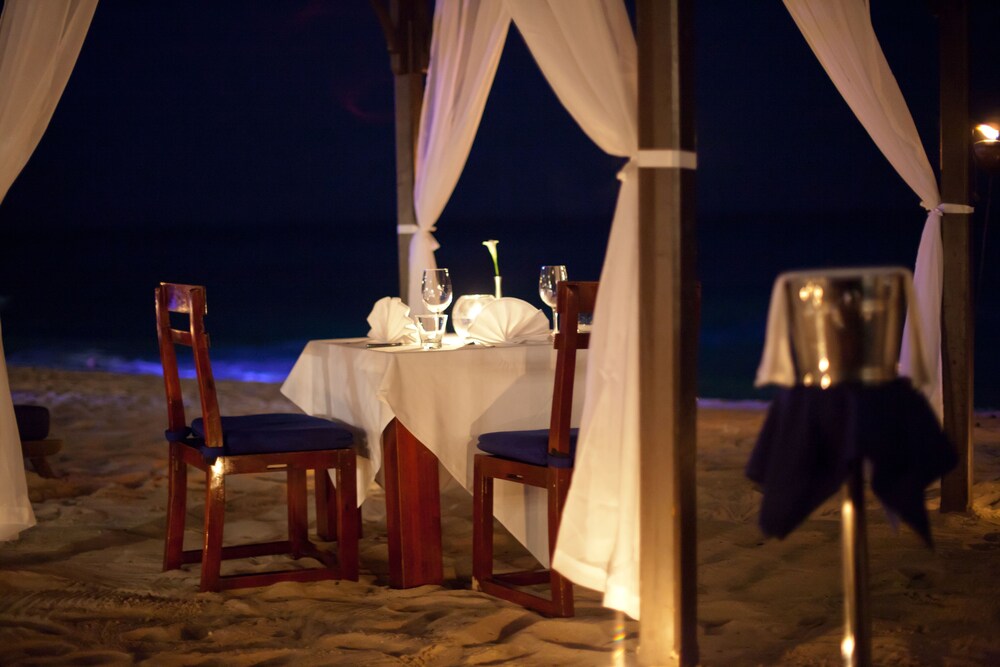 Couples Dining