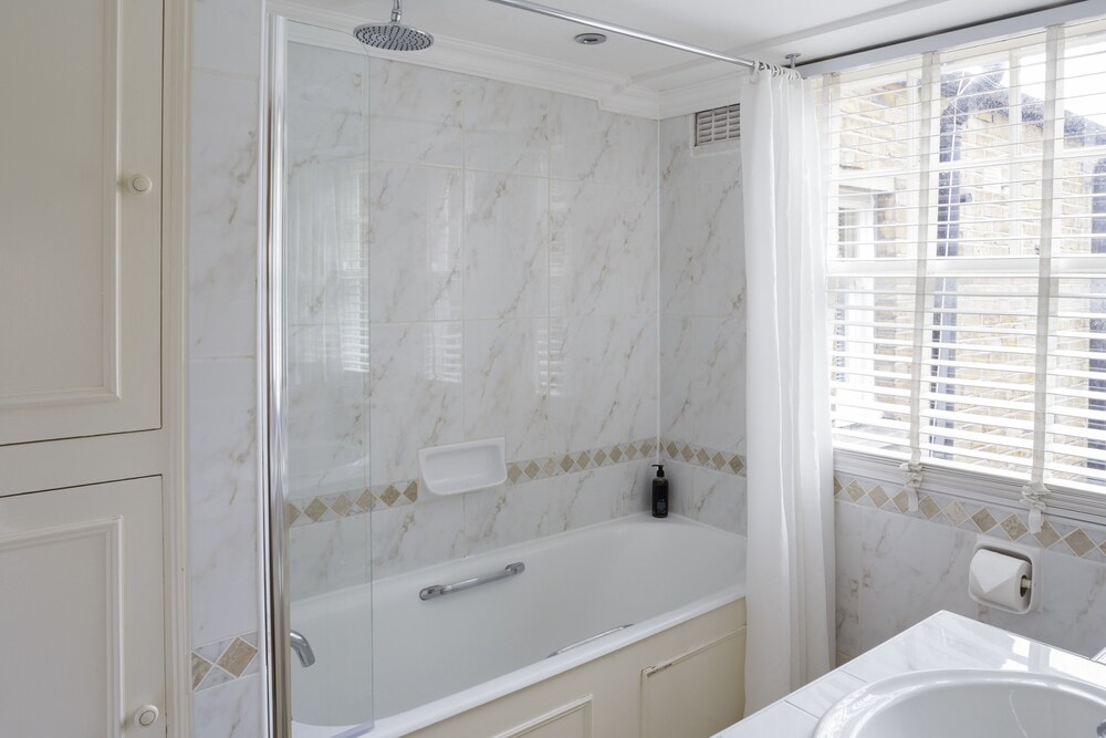 Family Apartment, 1 Bedroom - Bathroom
