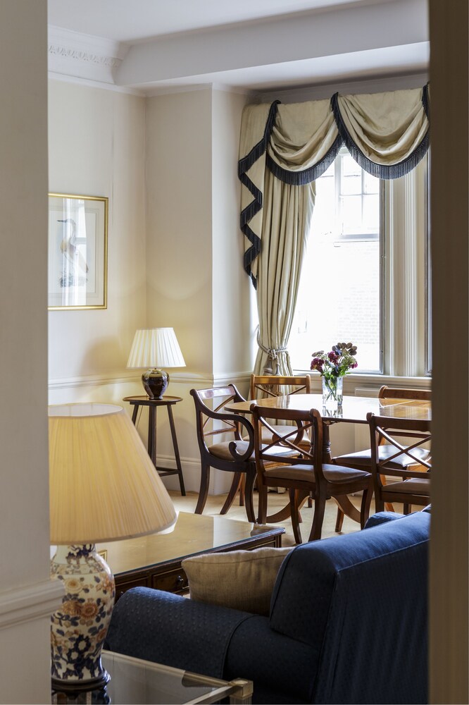 Apartment, 3 Bedrooms, 2 Bathrooms - Living Area