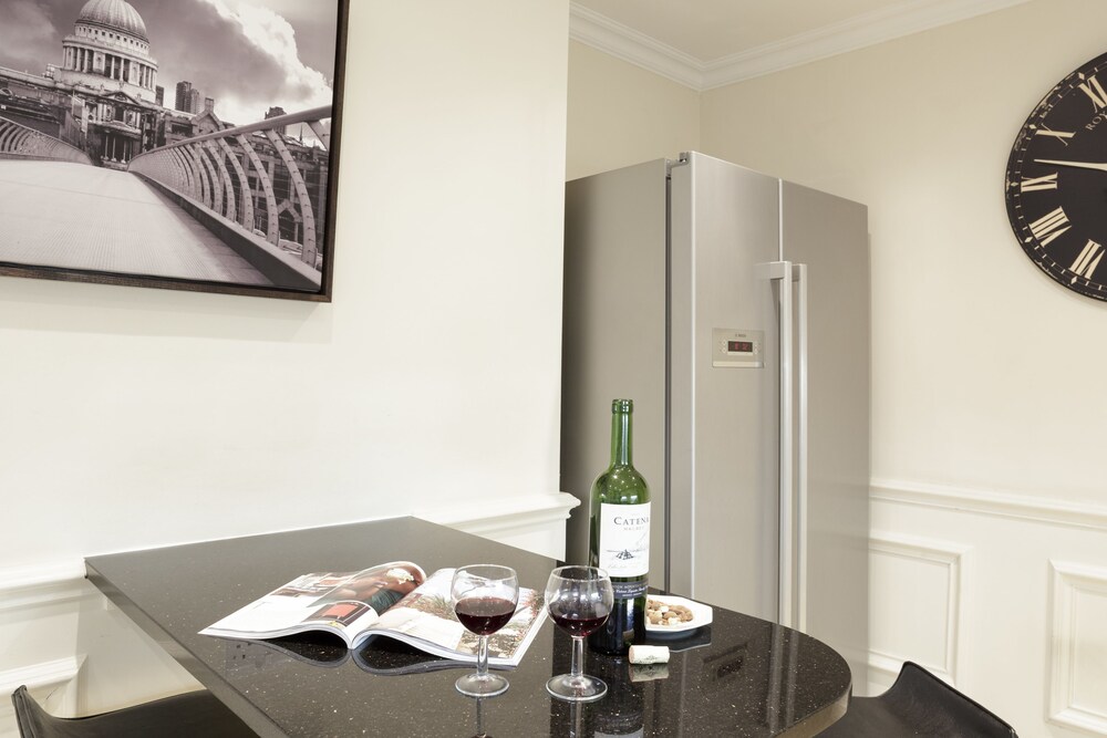 Apartment, 3 Bedrooms, 2 Bathrooms - In-Room Kitchenette