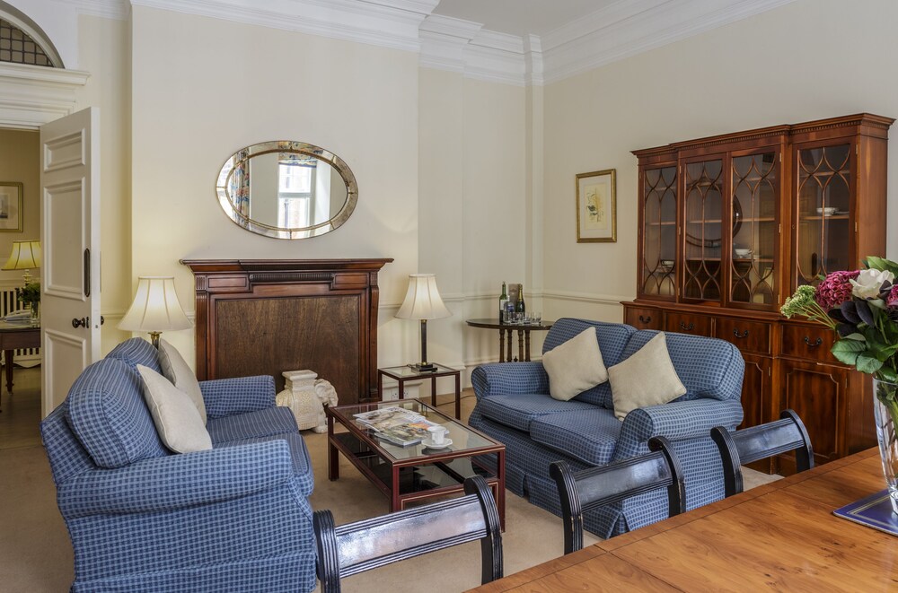 Apartment, 3 Bedrooms, 2 Bathrooms - Living Area