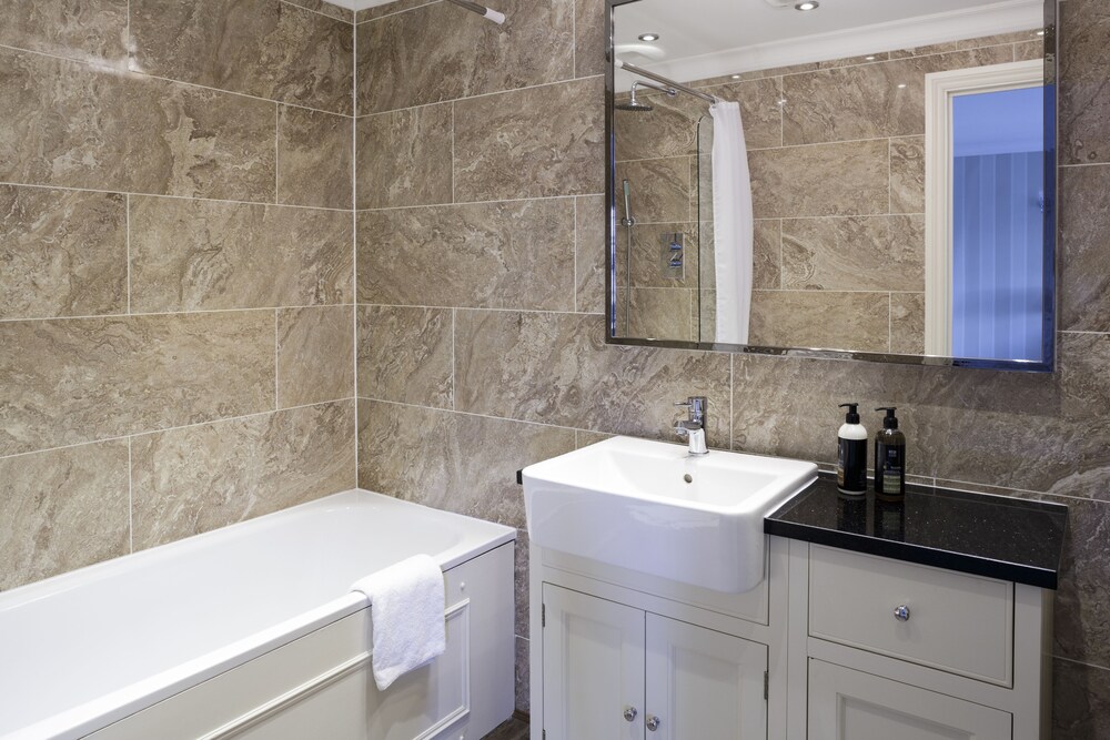 Studio - Bathroom