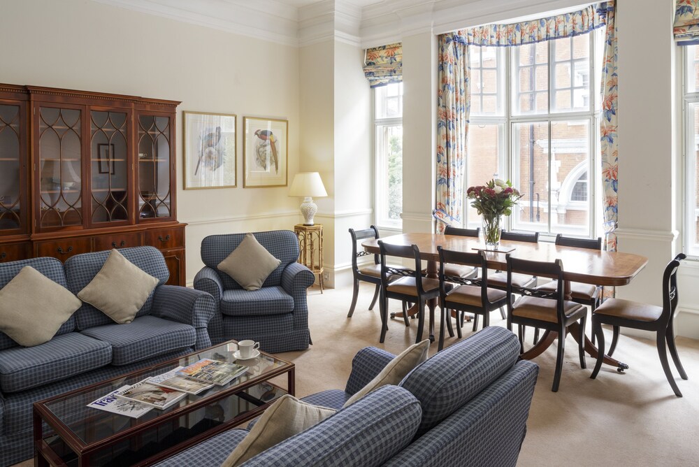 Apartment, 3 Bedrooms, 2 Bathrooms - Living Area