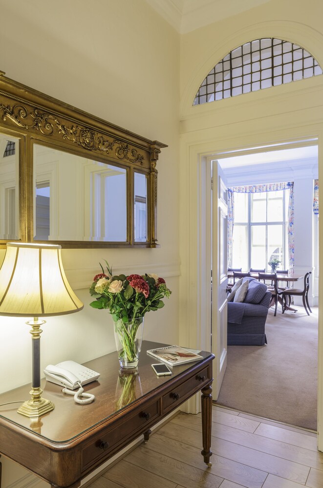 Apartment, 3 Bedrooms, 2 Bathrooms - Living Area