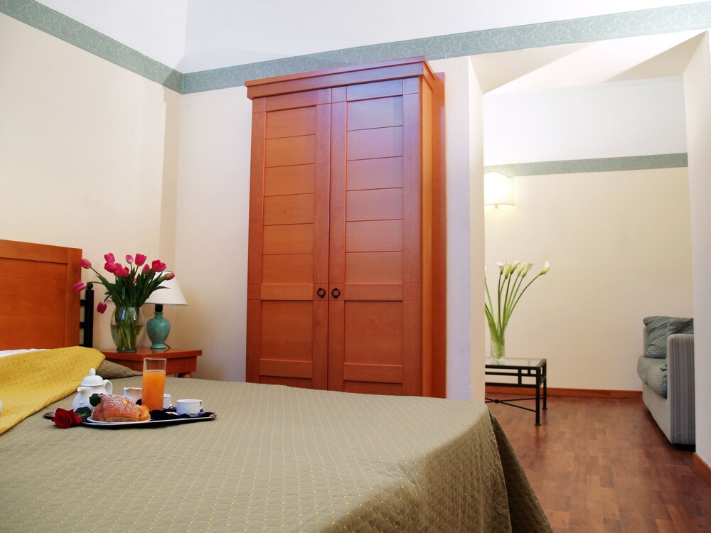 Room Service - Dining