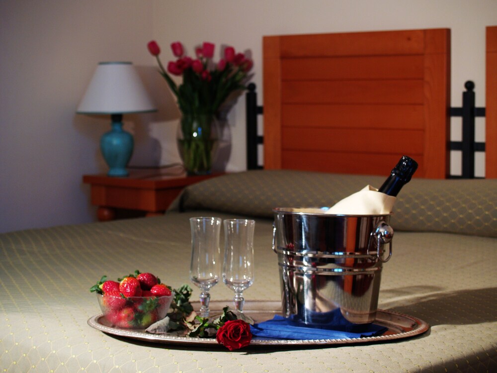 Room Service - Dining
