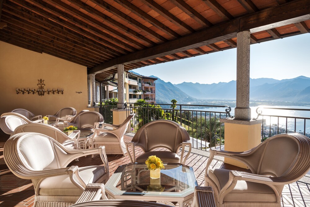 Hotel Lounge