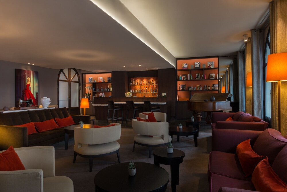 Hotel Lounge