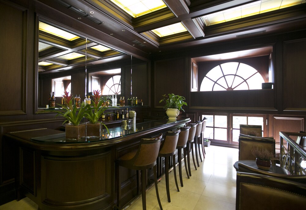 Hotel Lounge