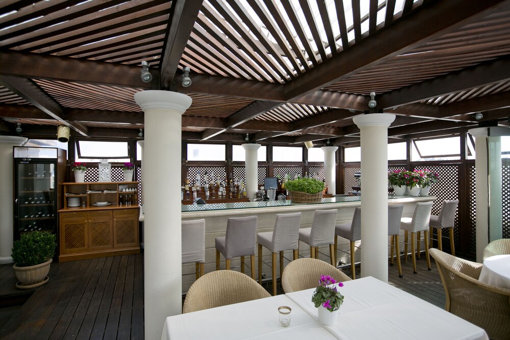 Hotel Bar