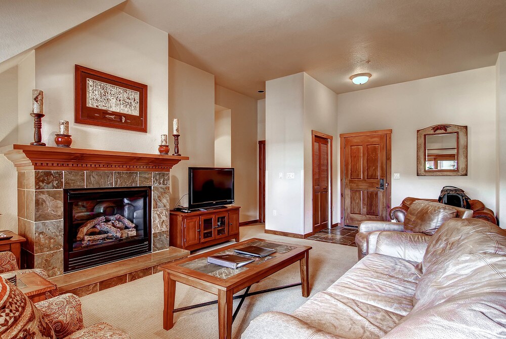 3 Bedroom, 3 Bath - Living Room
