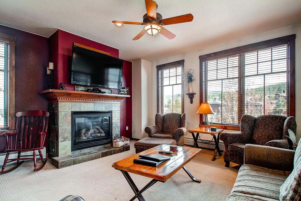 3 Bedroom, 3 Bath - Living Area
