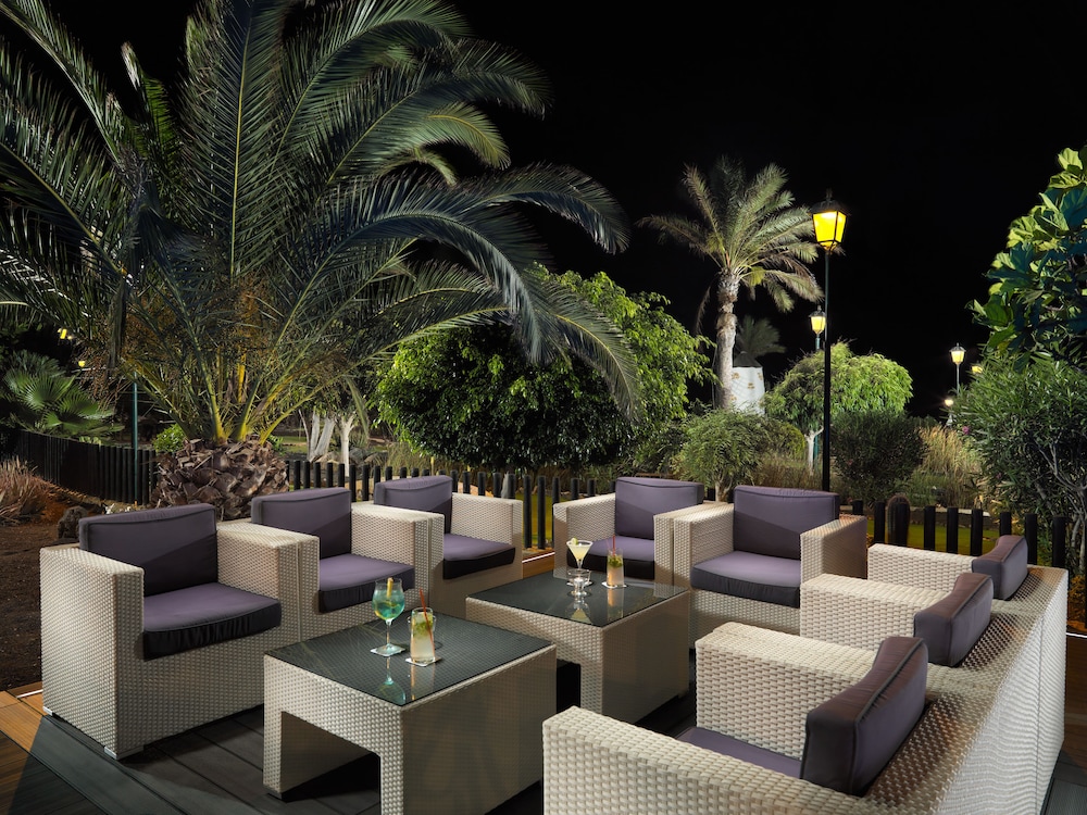 Poolside Bar