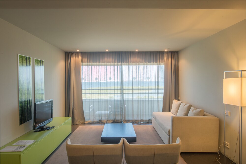 Suite, 2 Bedrooms - Living Room