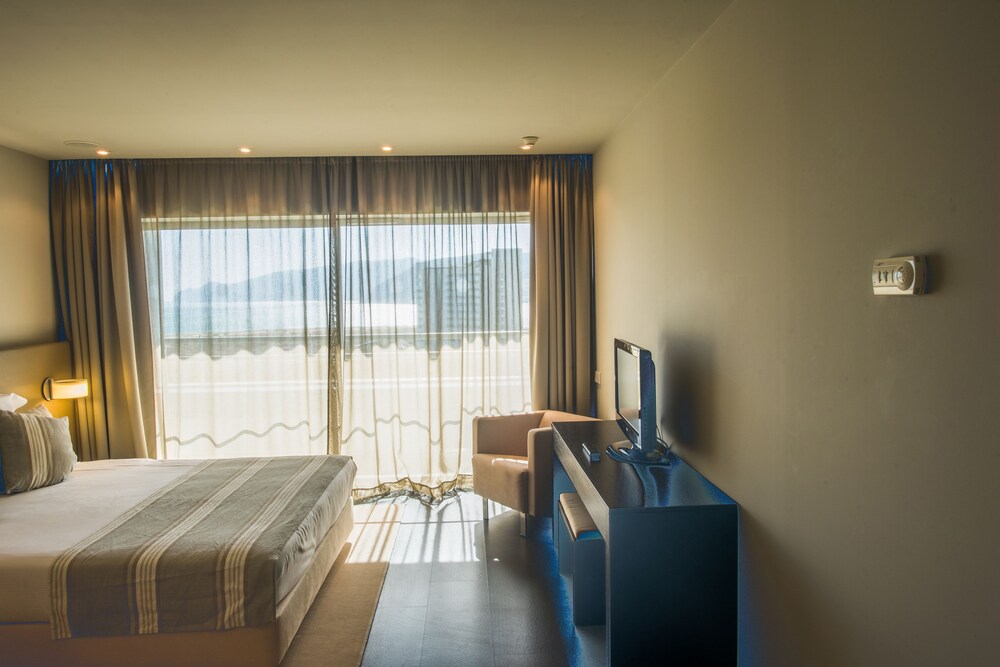 Premium Suite, 2 Bedrooms - Guestroom