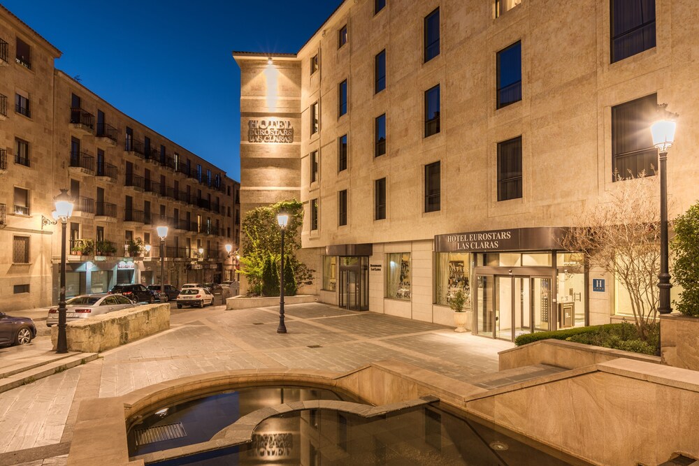 Fachada del hotel