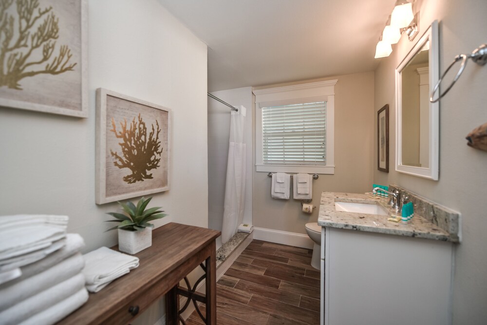 Superior Suite, 1 Bedroom - Bathroom