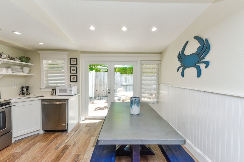 Luxury Room, 2 Bedrooms - In-Room Dining