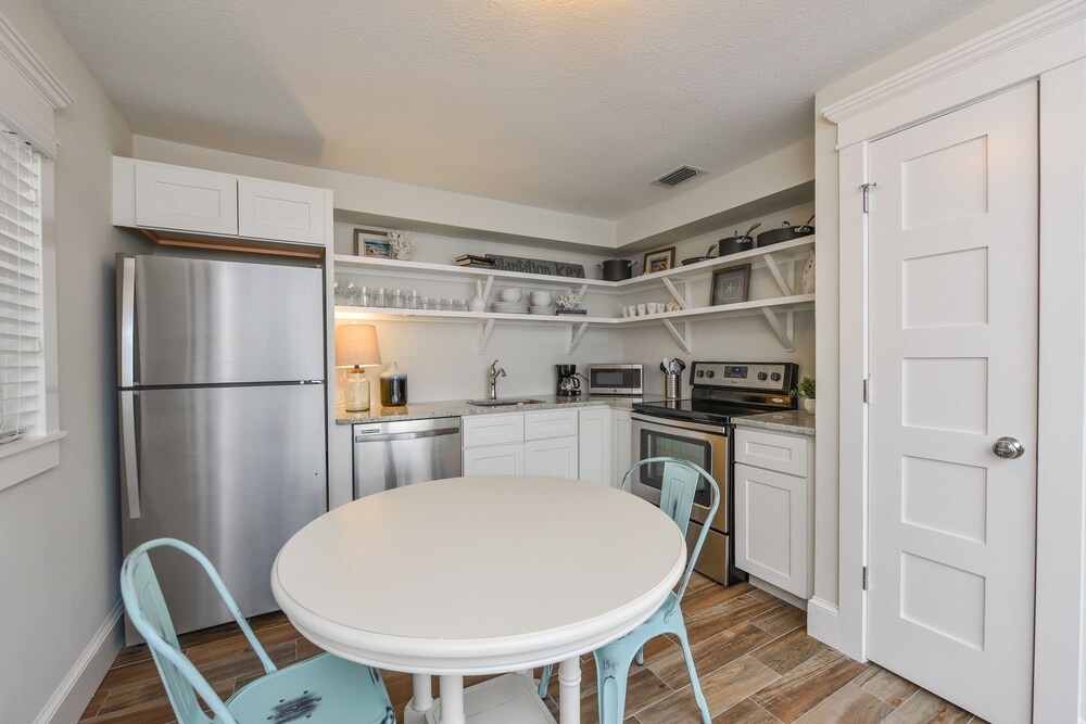 Suite, 2 Bedrooms - In-Room Kitchen