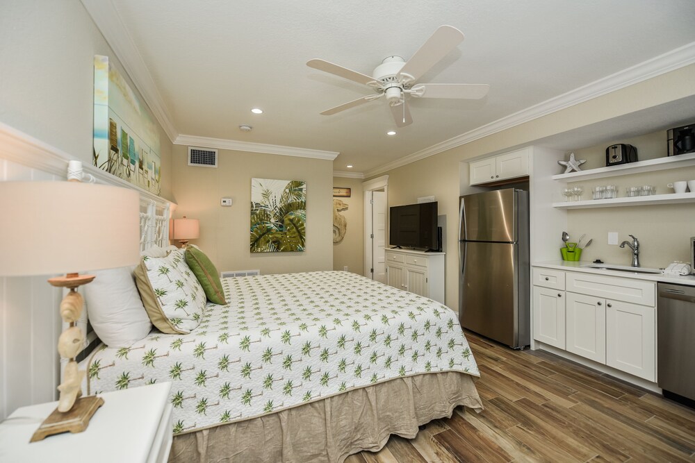 Studio Suite, Kitchen - Guestroom