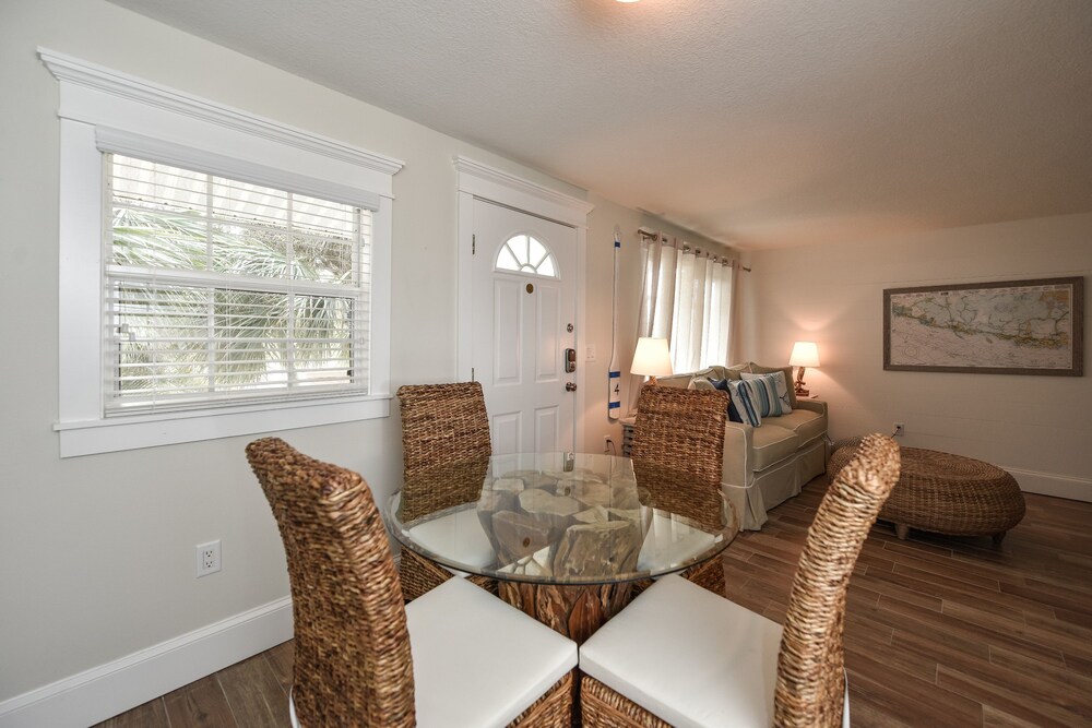 Luxury Room, 2 Bedrooms - In-Room Dining
