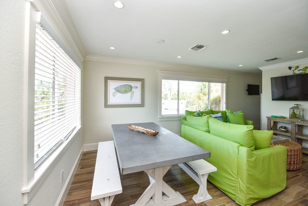 Suite, 2 Bedrooms - In-Room Dining