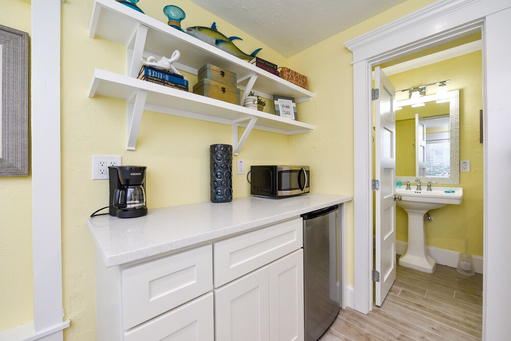 Studio, 1 King Bed - In-Room Kitchenette