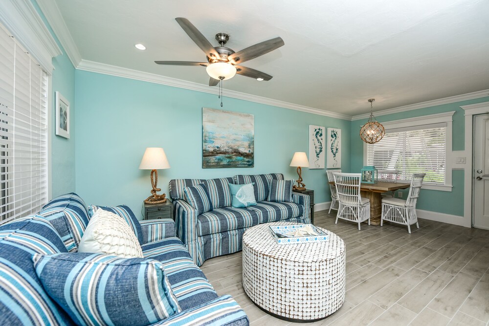 Suite, 1 Bedroom (Large) - Living Area