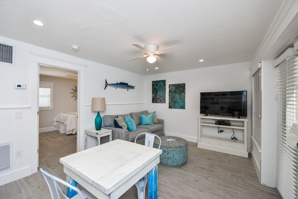 Superior Suite, 1 Bedroom - Living Room