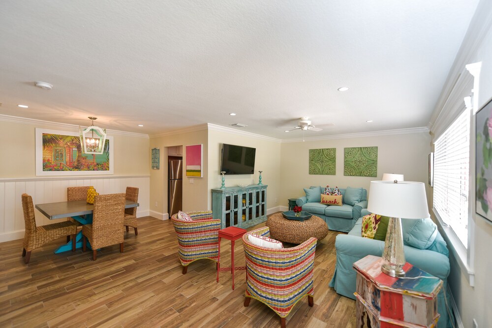 Suite, 1 Bedroom (Large) - Living Area