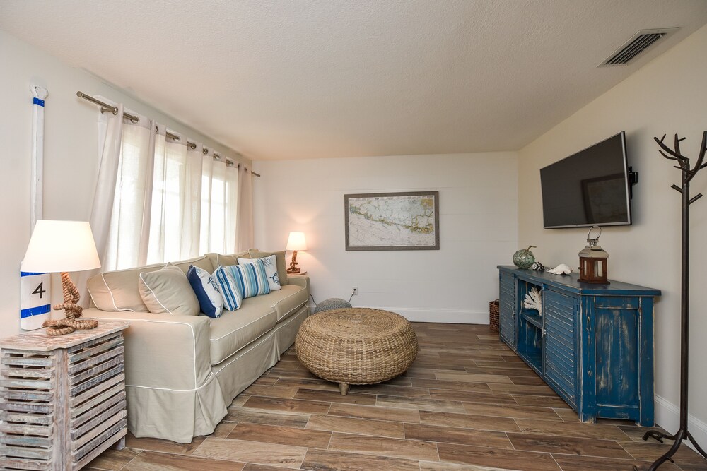 Luxury Room, 2 Bedrooms - Living Room