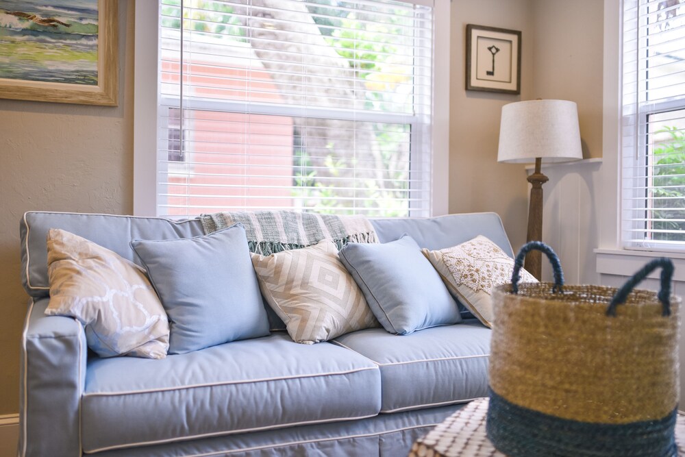 Suite, 1 Bedroom - Living Area