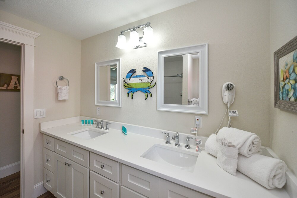 Suite, 2 Bedrooms - Bathroom