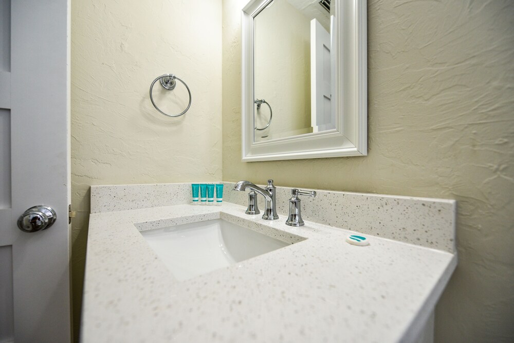 Suite, 2 Bedrooms, Private Pool - Bathroom Sink