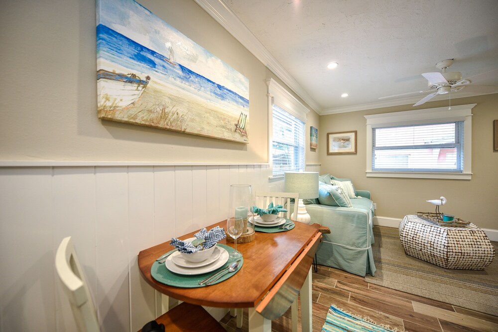 Suite, 1 Bedroom (Large) - In-Room Dining