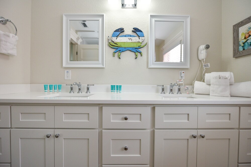Suite, 2 Bedrooms - Bathroom