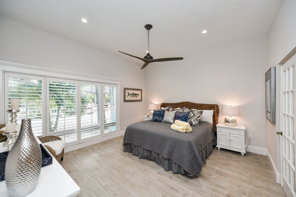 Honeymoon Suite, 1 King Bed with Sofa bed - Guestroom