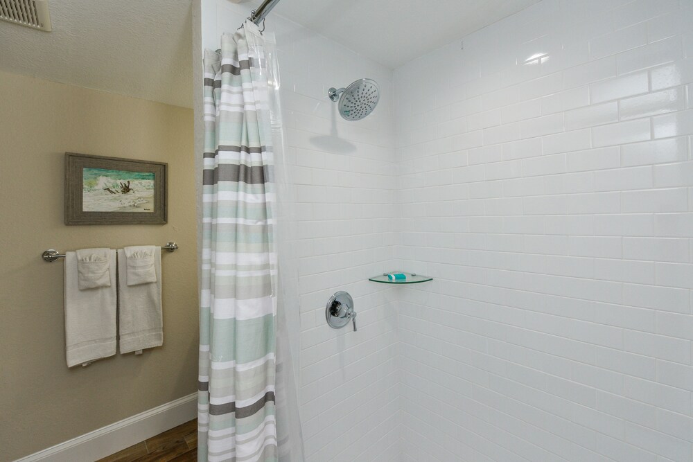 Studio Suite, Kitchen - Bathroom Shower