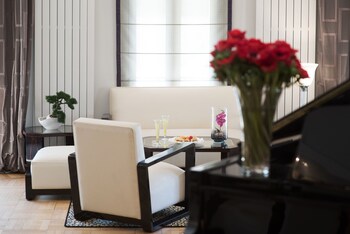 Hotel Lounge