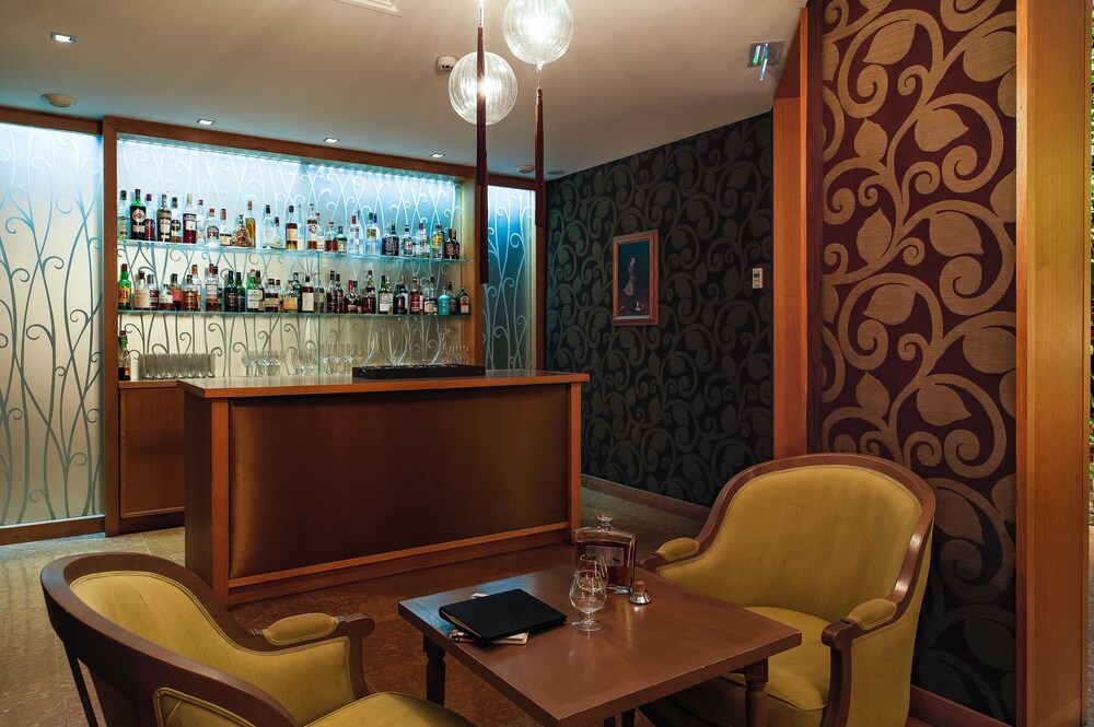 Hotel Bar